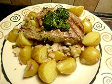 Tonijnsteak-met-warme-aardappelsalade1